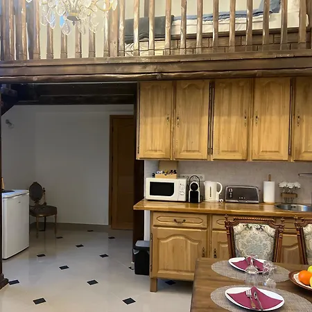 Chateau De Crenille -appartements * Chaumes-en-Brie